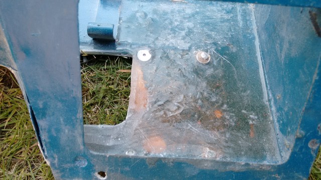 This is where one of the flaps goes. This area will have to be shaped carefully to allow the flap to make a reasonable seal.